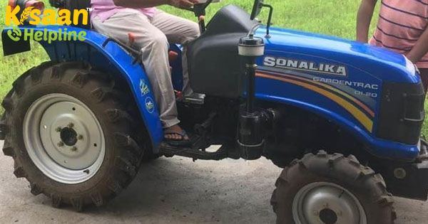 यह मिनी ट्रेक्टर हमारे प्राकृतिक किसान जगदीश रेड्डी की मदद कर रहा है, जो पारंपरिक खेती के तरीकों के साथ आधुनिक तकनीक को जोड़ती है यह मिनी ट्रेक्टर हमारे प्राकृतिक किसान जगदीश रेड्डी की मदद कर रहा है, जो पारंपरिक खेती के तरीकों के साथ आधुनिक तकनीक को जोड़ती है